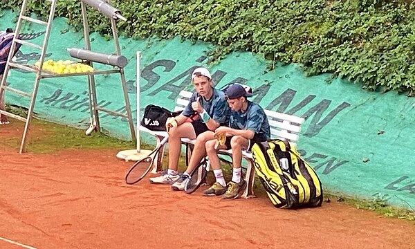 Zu den Newsdetails: Trotz knapper Niederlage im ersten Spiel glänzen Tim Moeske & Theo Rommel in ihrem ersten LK-Doppelturnier in Vaihingen an der Enz